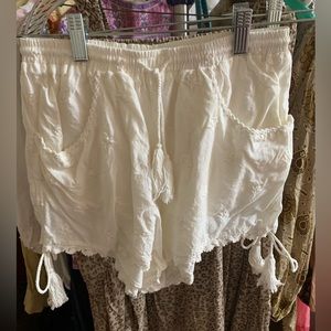 Spell and the gypsy shorts. Size small.